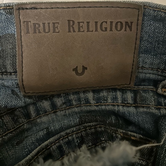 true religion shorts - Picture 3 of 4